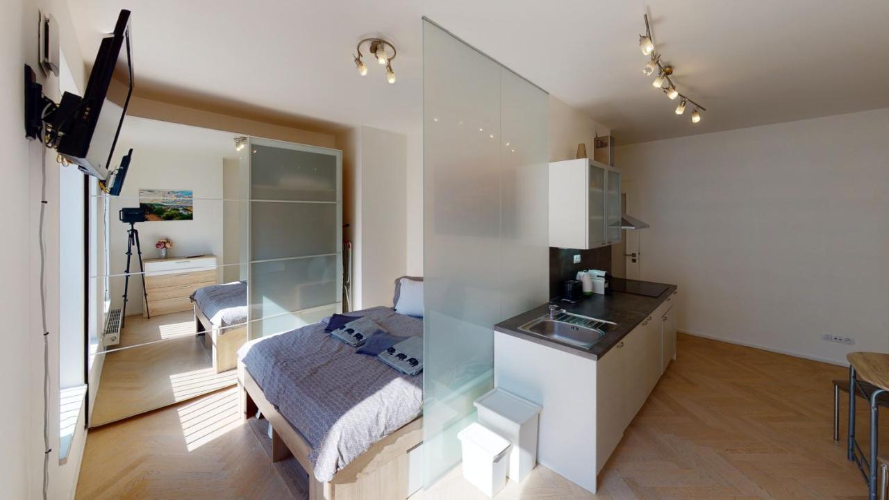 Onsite Free Garage Parking, 10Min Centre By Bus Apartment Prague Ngoại thất bức ảnh