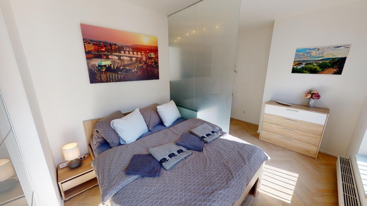 Onsite Free Garage Parking, 10Min Centre By Bus Apartment Prague Ngoại thất bức ảnh