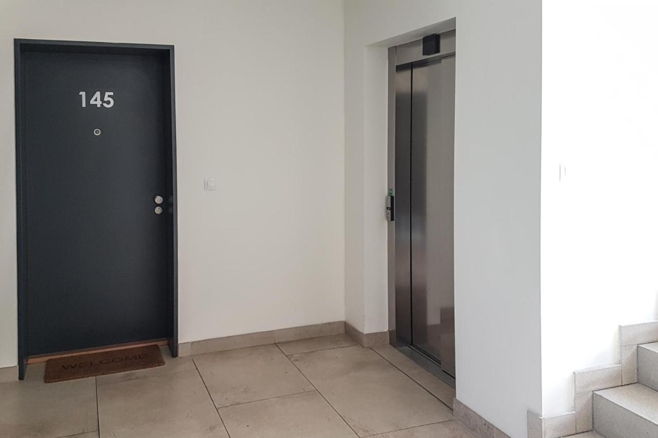 Onsite Free Garage Parking, 10Min Centre By Bus Apartment Prague Ngoại thất bức ảnh