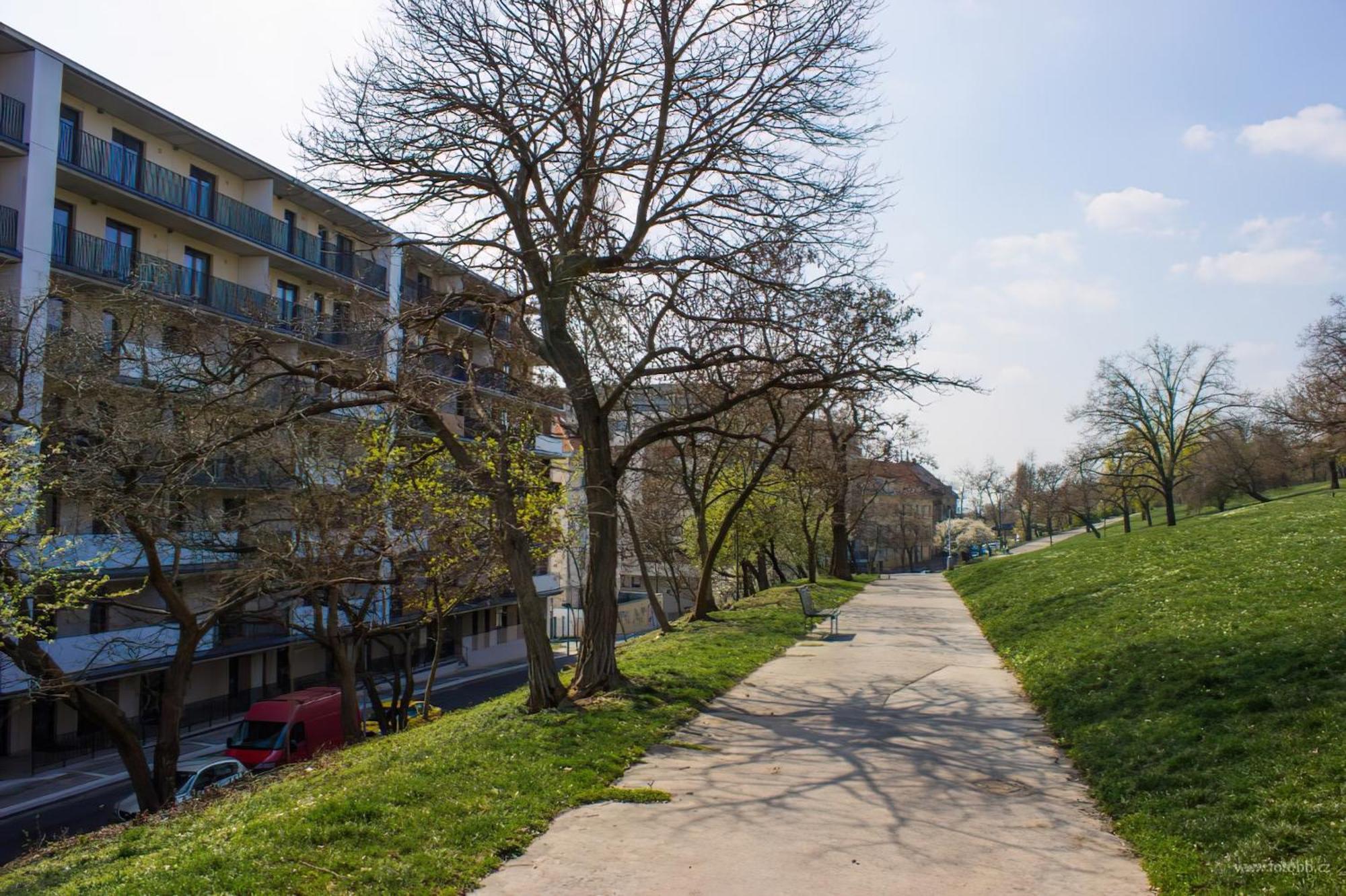 Onsite Free Garage Parking, 10Min Centre By Bus Apartment Prague Ngoại thất bức ảnh